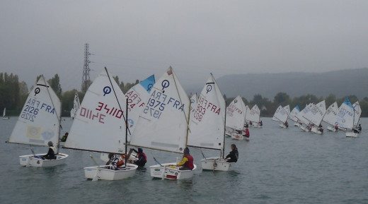 Parade of sailing dinghies on the seine